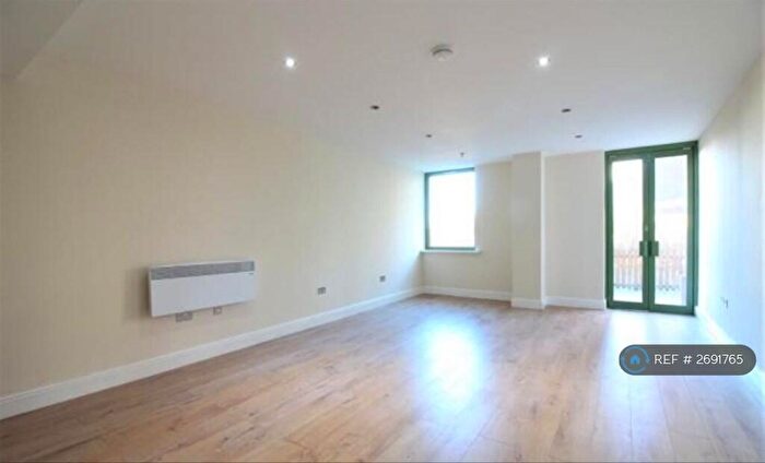 1 Bedroom Flat To Rent In Brisbane Court, Slough, SL1