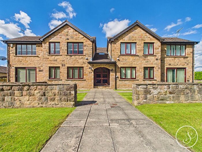 2 Bedroom Flat For Sale In Wigton Lane, Leeds, LS17