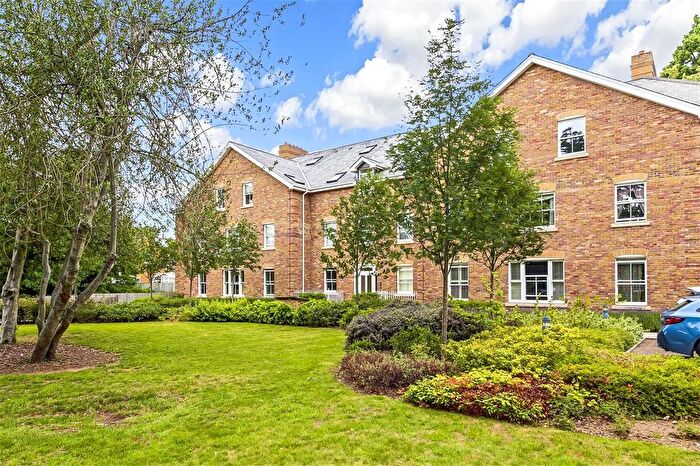 2 Bedroom Flat To Rent In Langdon Park, Teddington, TW11