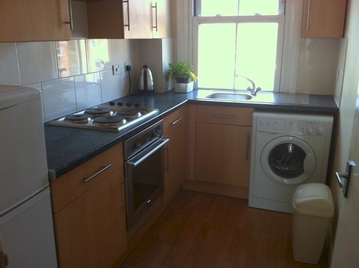 2 Bedroom Flat To Rent In Penge Road, London, SE20
