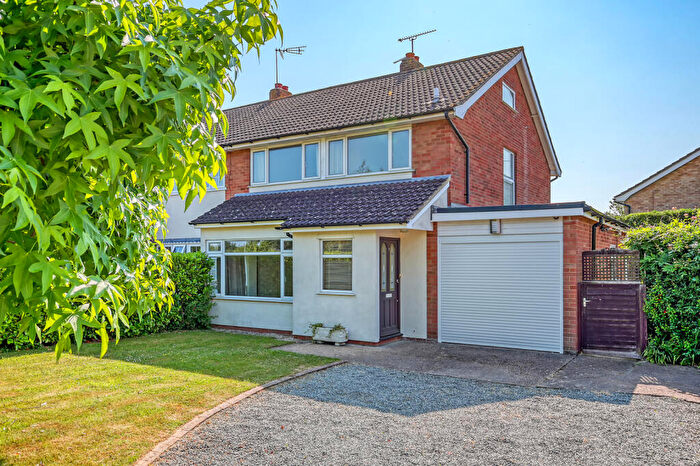 3 Bedroom Semi-Detached House For Sale In Orchard Piece, Blackmore, CM4