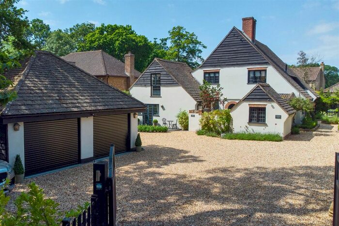 5 Bedroom Detached House To Rent In Brockhills Lane, New Milton, BH25