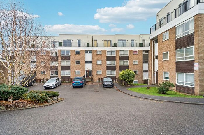 2 Bedroom Flat For Sale In Solomons Hill, Rickmansworth, WD3