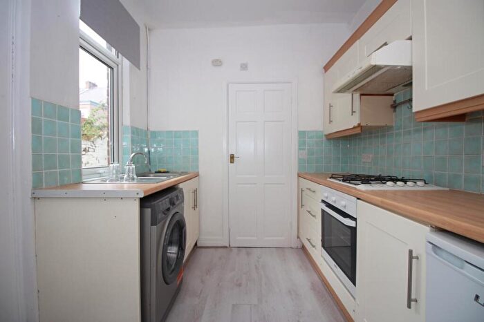 2 Bedroom Flat To Rent In Warton Terrace, Heaton, Newcastle Upon Tyne, NE6