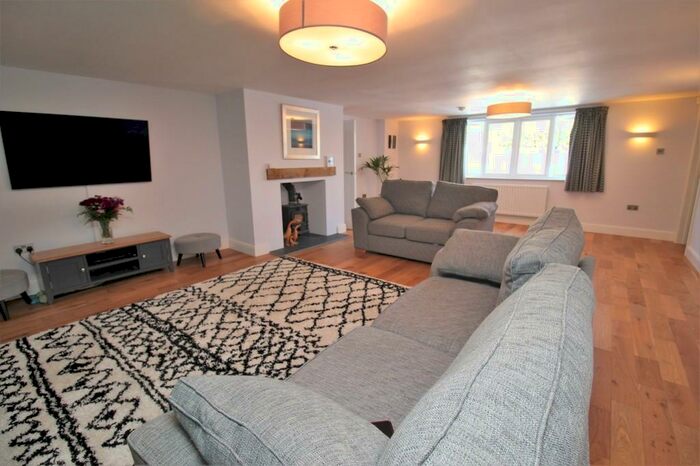 4 Bedroom Detached House For Sale In Lutton, PL21