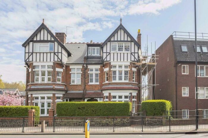 Flat To Rent In Muswell Hill Road, London, N10