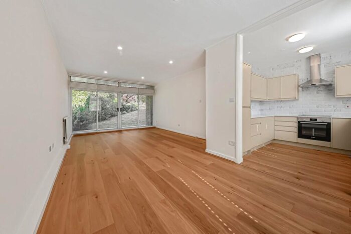 2 Bedroom Flat To Rent In Falcon Lodge, Oak Hill Park, NW3