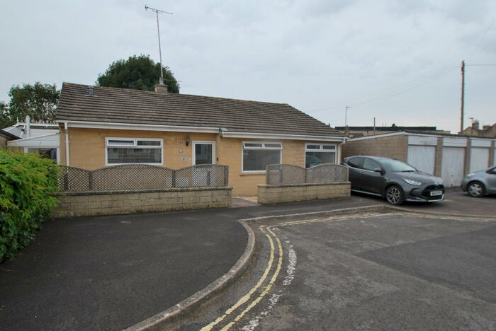 3 Bedroom Bungalow To Rent In Combe Road Close, Bath, BA2