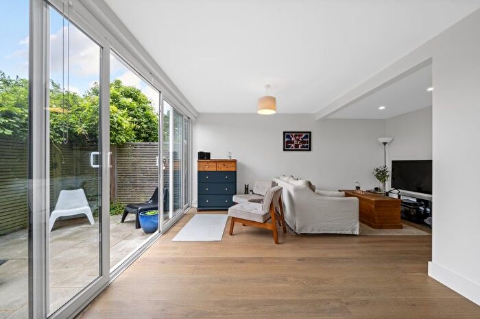 1 Bedroom Flat To Rent In Cottenham Drive, Wimbledon, SW20