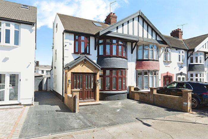 4 Bedroom End Of Terrace House For Sale In Sandhurst Drive, Ilford, IG3