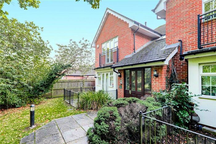 2 Bedroom Apartment To Rent In Sadlers Court, Winnersh, Wokingham, Berkshire, RG41