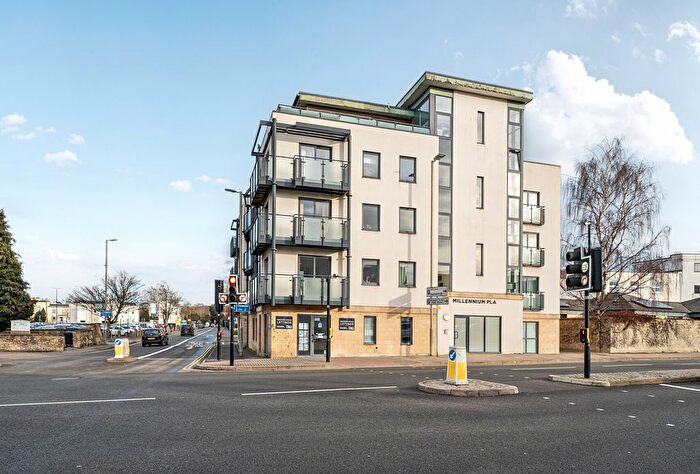 2 Bedroom Flat For Sale In Warwick Place, Cheltenham, Gloucestershire, GL52