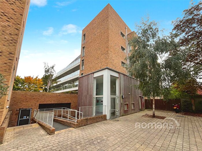 1 Bedroom Flat For Sale In Kidwells Close, Maidenhead, Berkshire, SL6