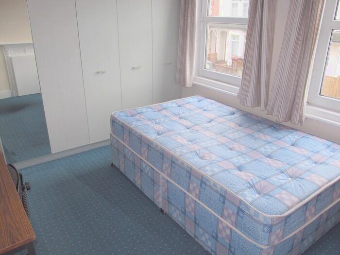 1 Bedroom Terraced House To Rent In Grange Avenue, Reading, RG6