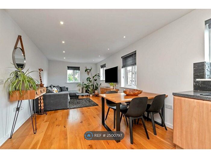 2 Bedroom Flat To Rent In Centaurus Square, Frogmore, St. Albans, AL2