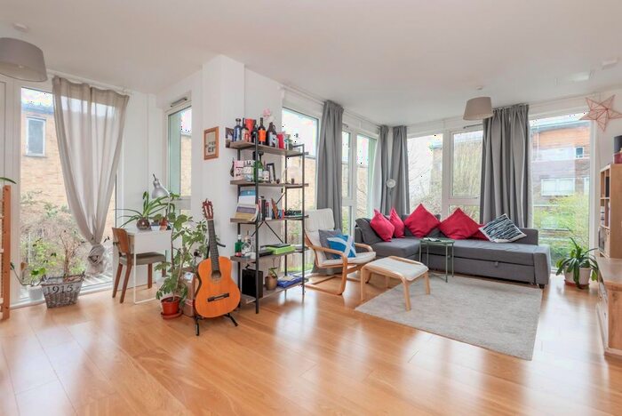 1 Bedroom Flat For Sale In Saw Mill Way, London, N16