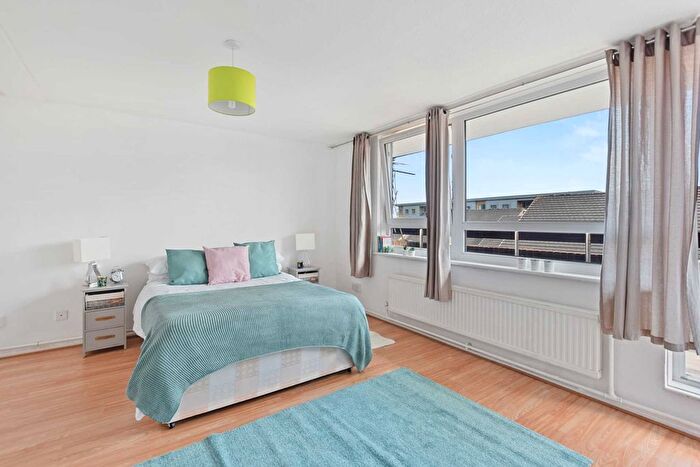 5 Bedroom Flat To Rent In Millender Walk, Surrey Quay, SE16