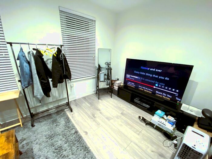 1 Bedroom Flat To Rent In Buckingham Road, Ilford, IG1