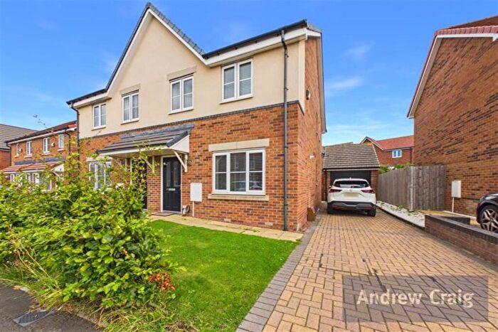 3 Bedroom Semi-Detached House For Sale In Glenridding Close, Low Fell, NE9