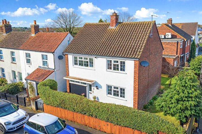 3 Bedroom Detached House For Sale In Alleyns Road, Stevenage, SG1