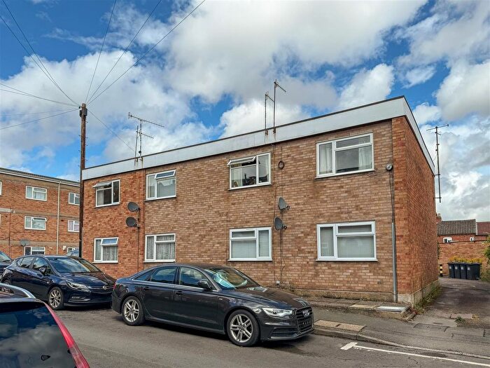 2 Bedroom Flat To Rent In Humphris Street, Warwick, CV34