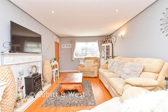 4 Bedroom Detached House For Sale In Hillsboro Road, Bognor Regis, West Sussex, PO21