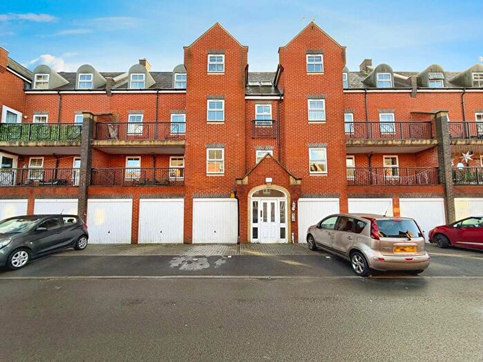 2 Bedroom Apartment For Sale In Lynmouth Road, Swindon, Wiltshire, SN2