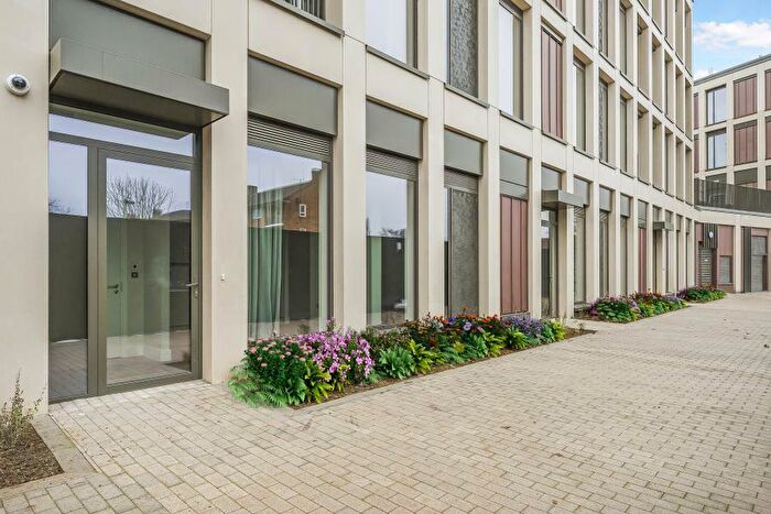 Studio To Rent In Woking, Surrey, GU21