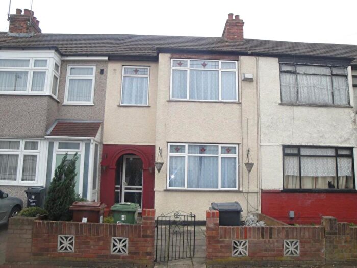3 Bedroom House To Rent In , James Avenue Dagenham, RM8