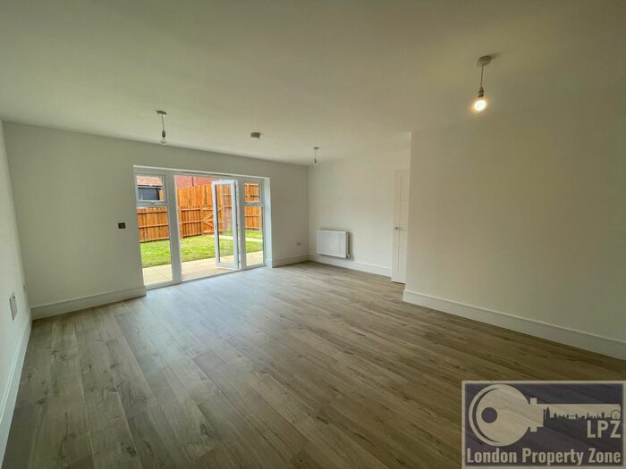 3 Bedroom Semi-Detached House To Rent In Seymour Drive, Turnbridge Wells, TN2