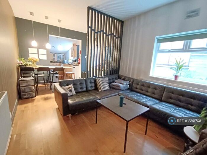 7 Bedroom Terraced House To Rent In Moss Lane East, Manchester, M14