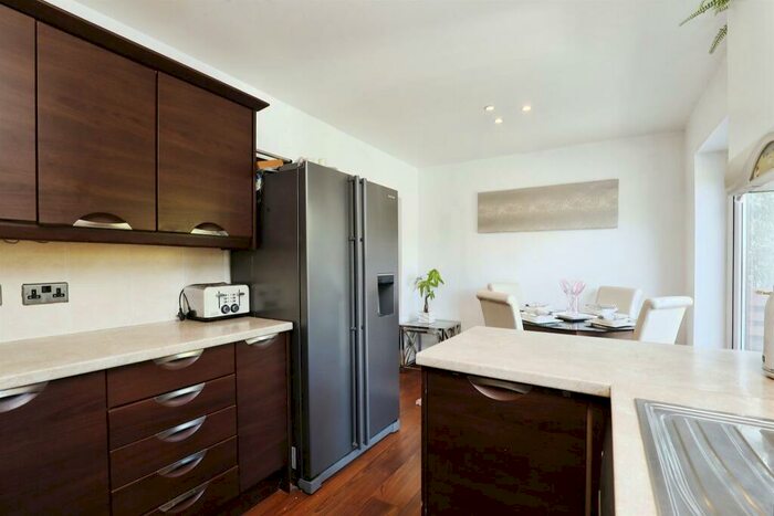 3 Bedroom Terraced House For Sale In St. Annes Way, Worksop, S80