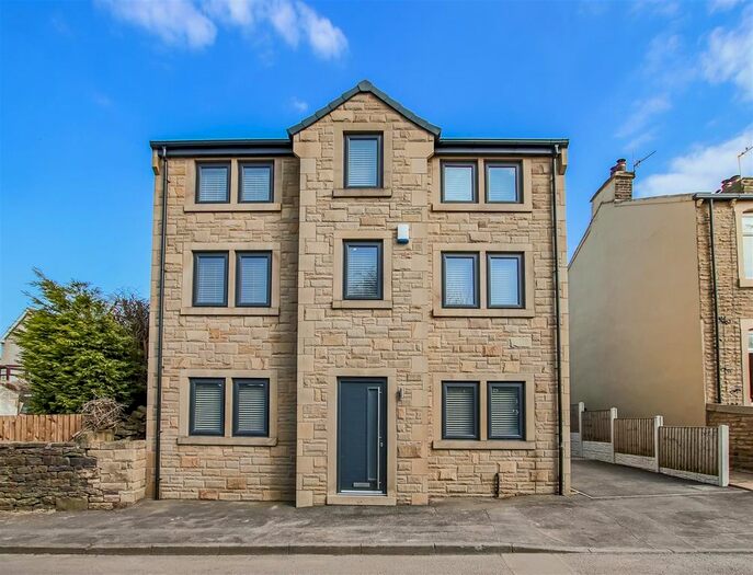 3 Bedroom Property To Rent In Ormerod Street, Worsthorne, Burnley, BB10