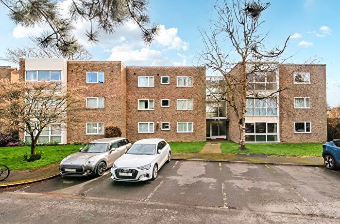 2 Bedroom Flat For Sale In The Spinney, Nascot Wood, Watford, WD17
