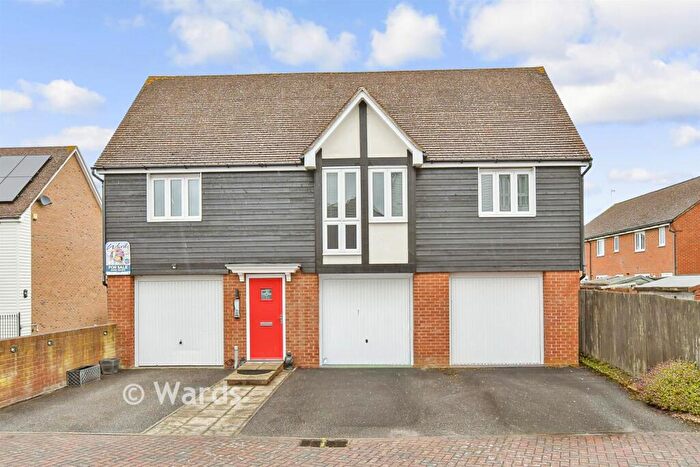 2 Bedroom Flat For Sale In Bluebell Drive, Sittingbourne, Kent, ME10