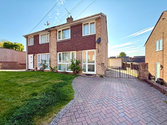 3 Bedroom Semi-Detached House To Rent In Grampion Close, Ashford, TN24