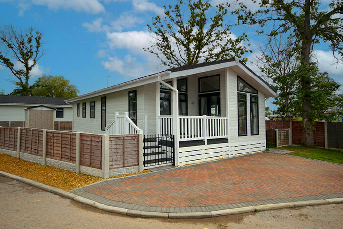 2 Bedroom Park Home For Sale In Mapleridge Lane, Yate, Bristol, BS37