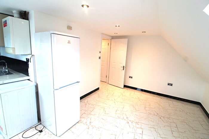 1 Bedroom Flat To Rent In Osterley Park Road, Southall, UB2