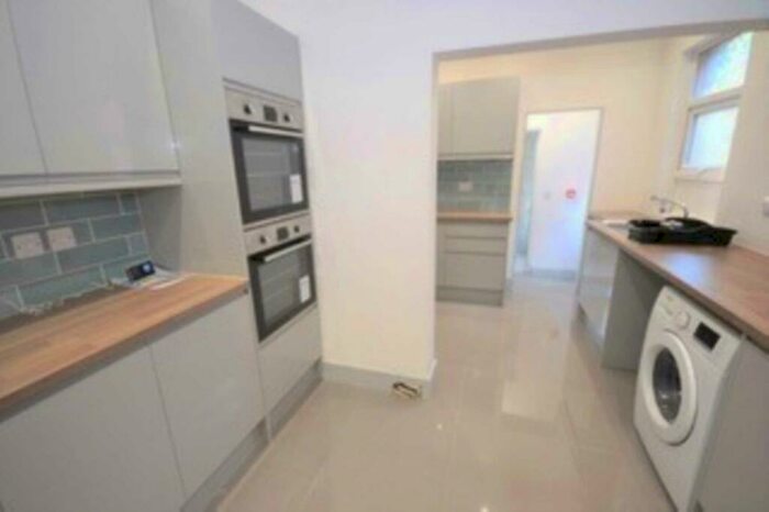 6 Bedroom Semi-Detached House To Rent In London Road, Reading, RG1