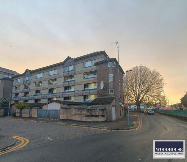 Apartment To Rent In Holdbrook South, Waltham Cross, EN8