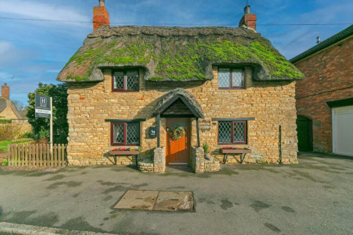 2 Bedroom Detached House For Sale In Gold Street, Hanslope, MK19