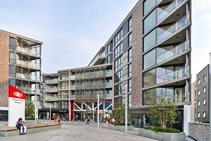 3 Bedroom Flat To Rent In Twickenham Gateway, London Road, Twickenham, TW1