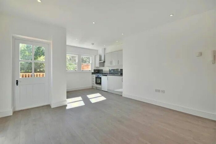 1 Bedroom Flat To Rent In Dartmouth Road, Kilburn, NW2
