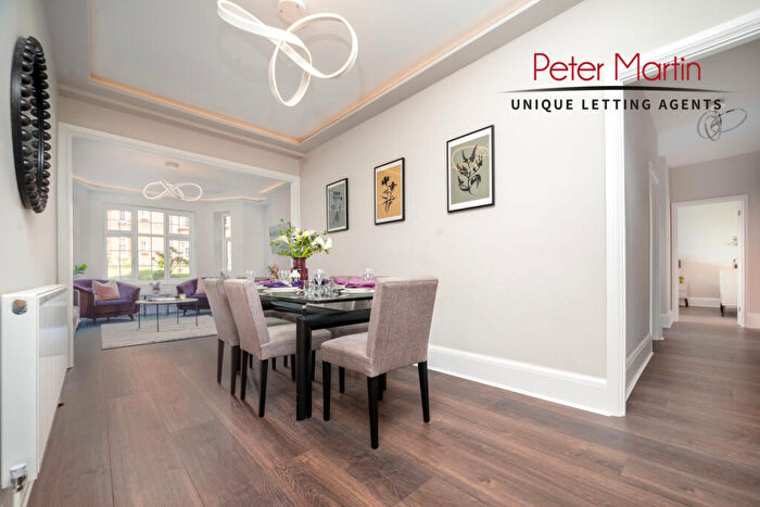 2 Bedroom Flat To Rent In Moreland Court, Lyndale Avenue, Childs Hill, NW2