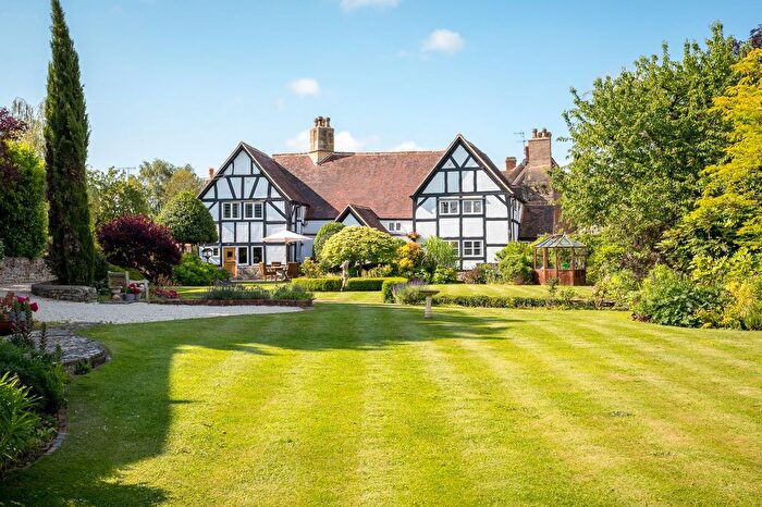 6 Bedroom Detached House For Sale In Court Lane, Offenham, WR11