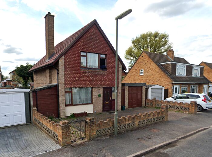 3 Bedroom Detached House To Rent In Courtfield Road, Ashford, TW15
