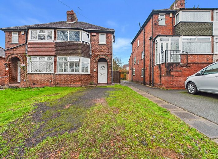 3 Bedroom Semi Detached House For Sale In Dyas Avenue, Great Barr, B42