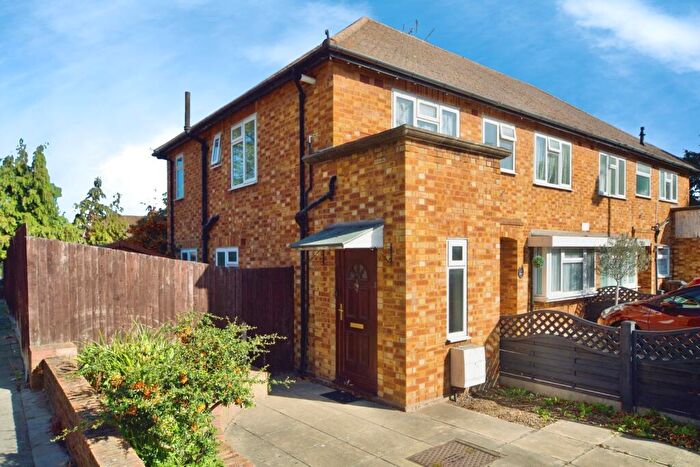 2 Bedroom Maisonette For Sale In Winchmore Villas, Winchmore Hill Road, London, N21