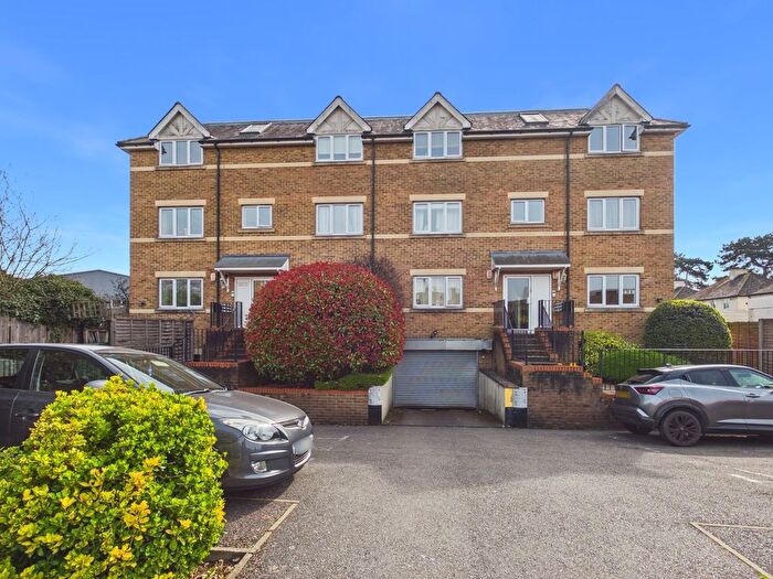 2 Bedroom Flat For Sale In Chertsey Road, Ashford, Surrey, TW15