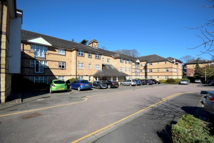 2 Bedroom Flat To Rent In Barons Court, Earls Meade, Luton, Bedfordshire, LU2